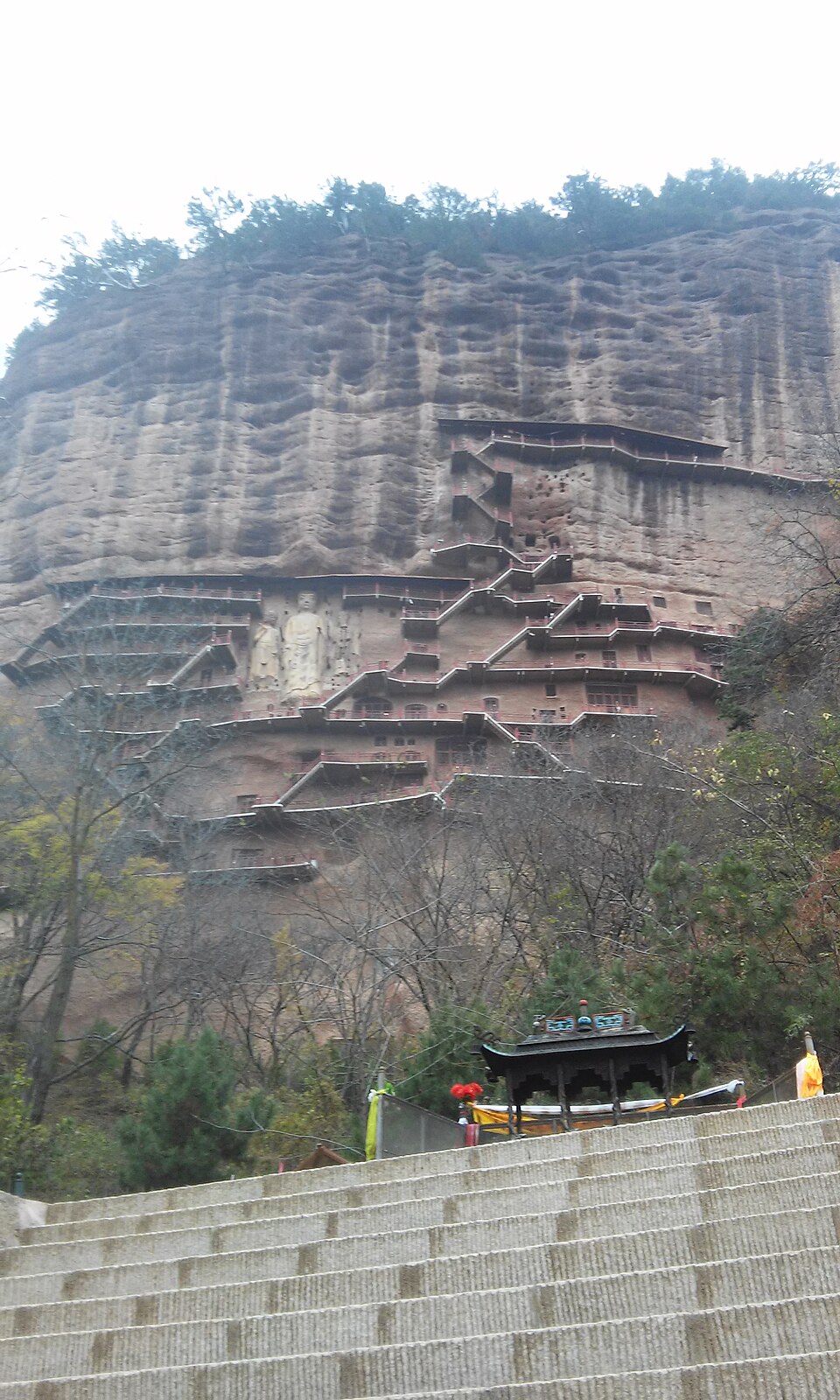 麦积山石窟近景